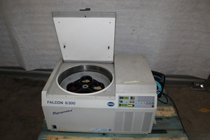 Thumbnail image of Faulty Sanyo MSE Falcon 6/300 Refrigerated Large Bench Centrifuge  