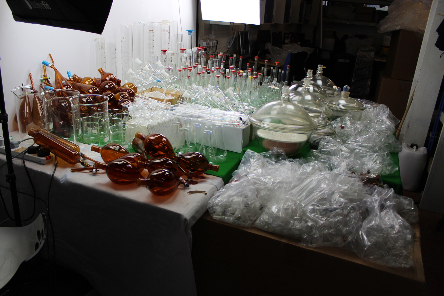 Image of Job Lot of High Quality Laboratory Glassware 