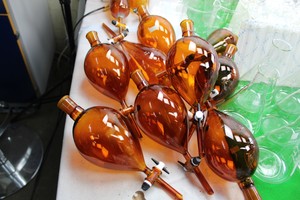Thumbnail image of Job Lot of High Quality Laboratory Glassware 