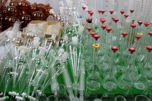 Thumbnail image of Job Lot of High Quality Laboratory Glassware 
