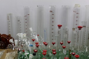 Thumbnail image of Job Lot of High Quality Laboratory Glassware 