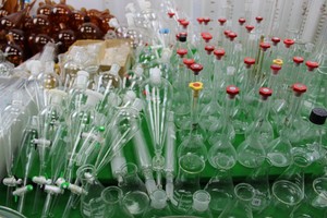 Thumbnail image of Job Lot of High Quality Laboratory Glassware 