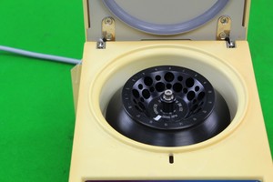 Thumbnail image of Beckman Microfuge Lite Centrifuge Cat no 365607 Lab Laboratory Equipment