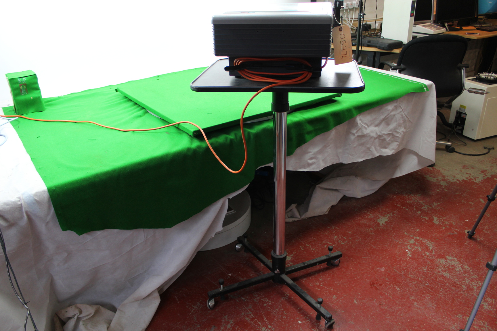Image of 3M Overhead Projector with Stand attached
