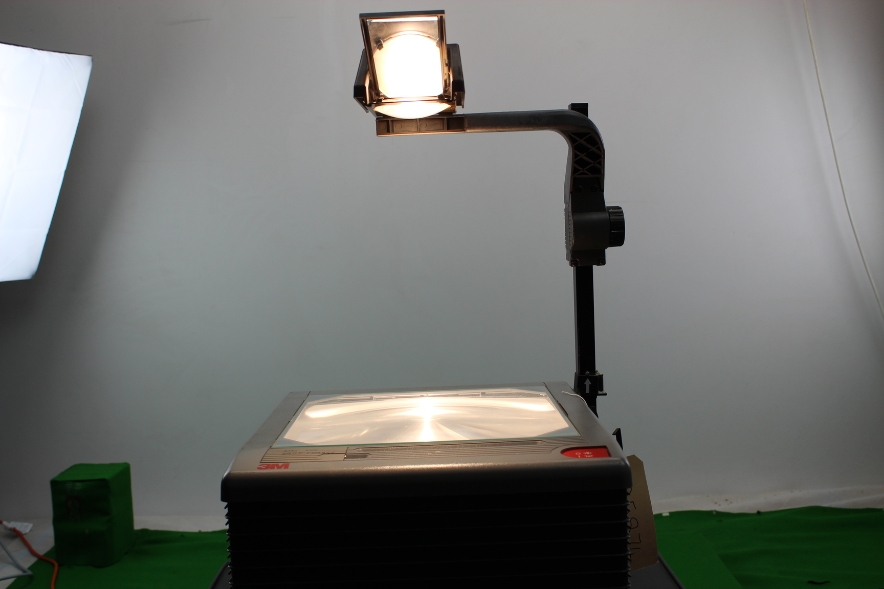 Image of 3M Overhead Projector with Stand attached