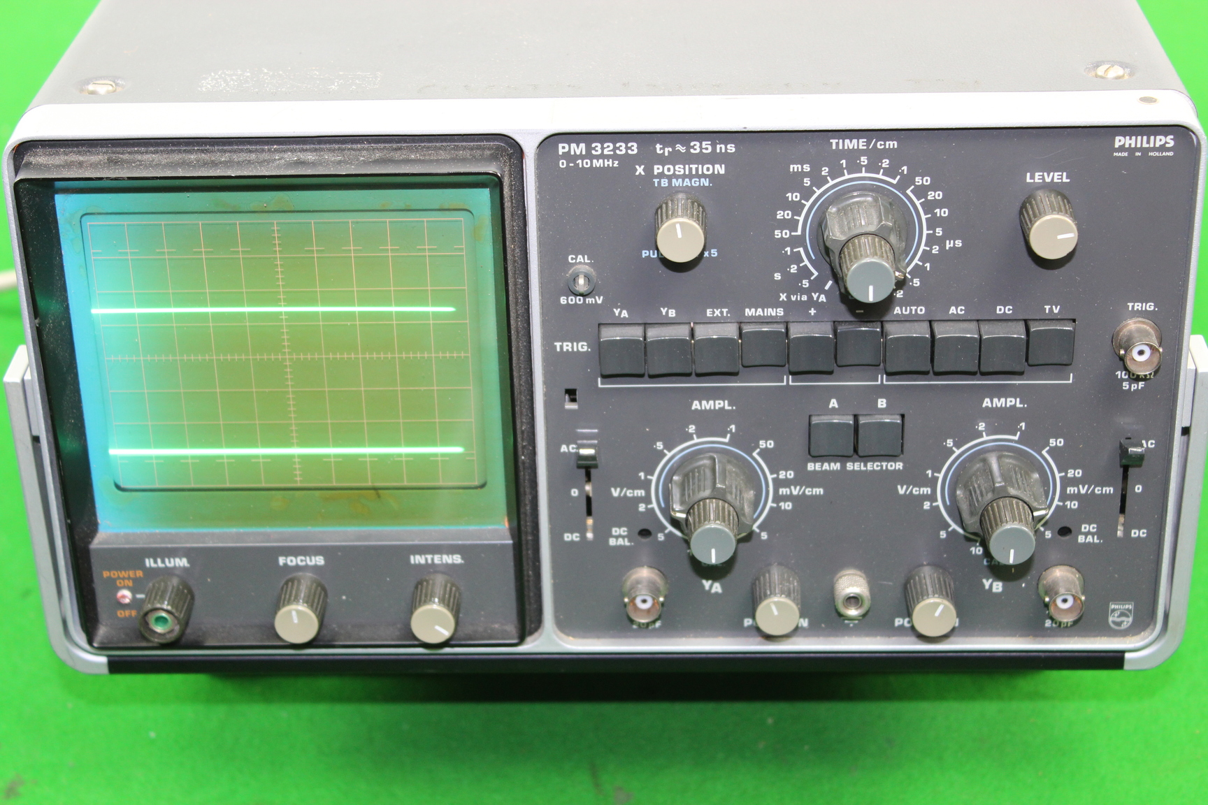 Image of Philips PM 3233 Oscilloscope 0-10MHz