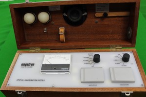 Thumbnail image of Vintage Rare Megatron Spatial Illumination Meter Lab Equipment in Wooden Case