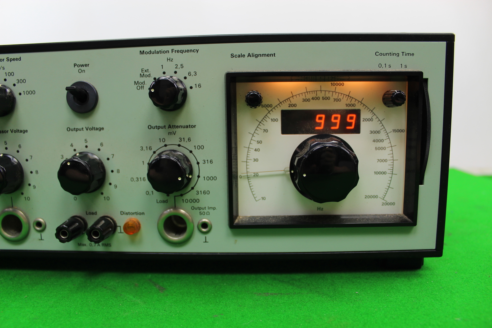 Image of Bruel & Kjaer Sine Generator Type 1023 Audio Lab Equipment
