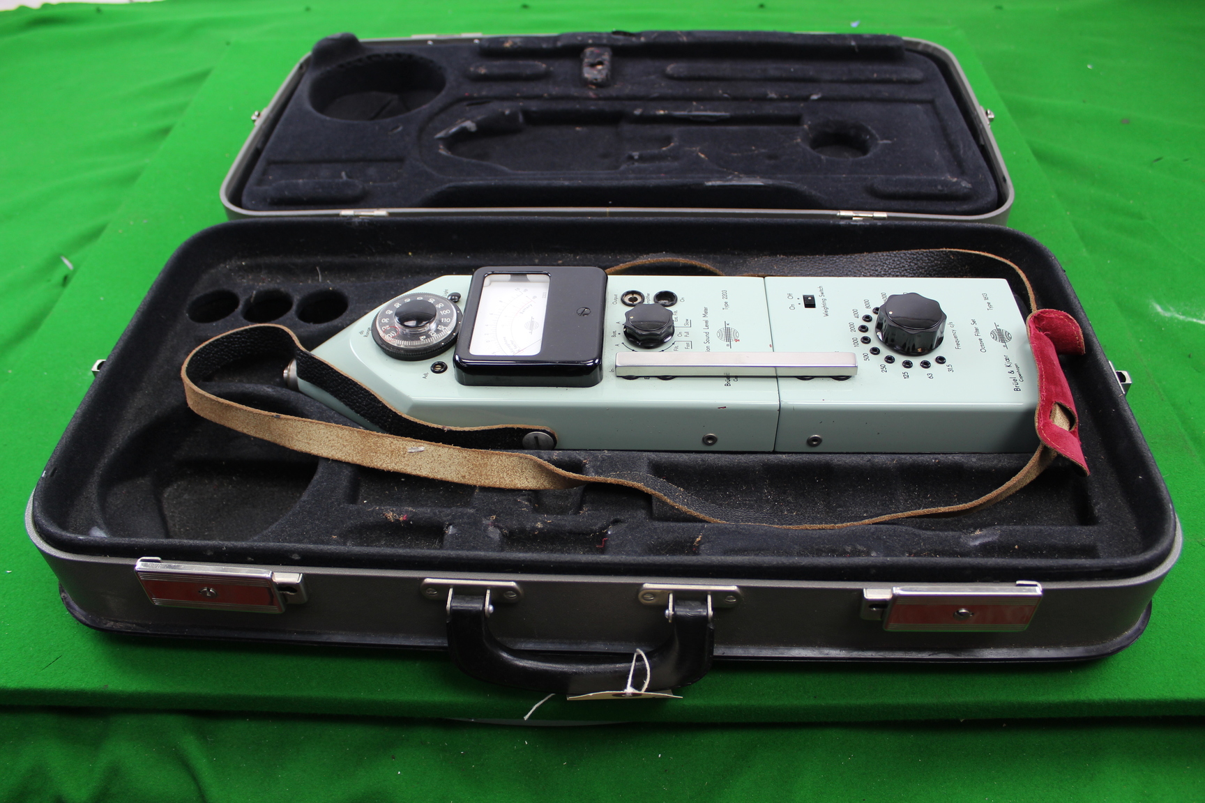 Image of Bruel & Kjaer Precision Sound Level Meter Type 2203 + Octave Filter Set Type1613