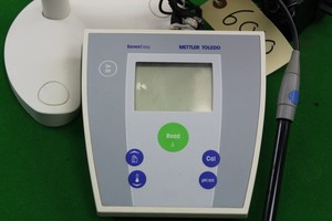 Thumbnail image of Mettler Toledo Seven Easy pH Meter with Wand and Stand. Laboratory Science