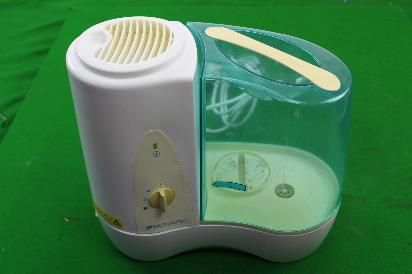 Image of 2 Vintage Viva VIA3 Cool Mist Ultrasonic Humidifiers & 1 Bionaire Humidifier