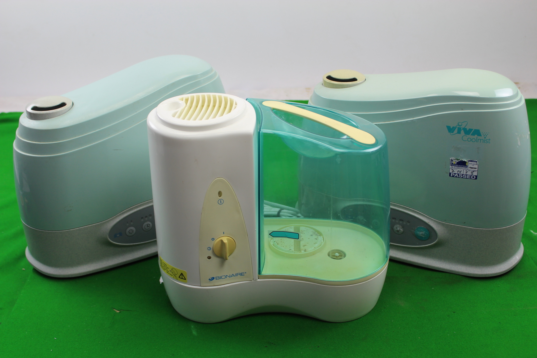 Image of 2 Vintage Viva VIA3 Cool Mist Ultrasonic Humidifiers & 1 Bionaire Humidifier