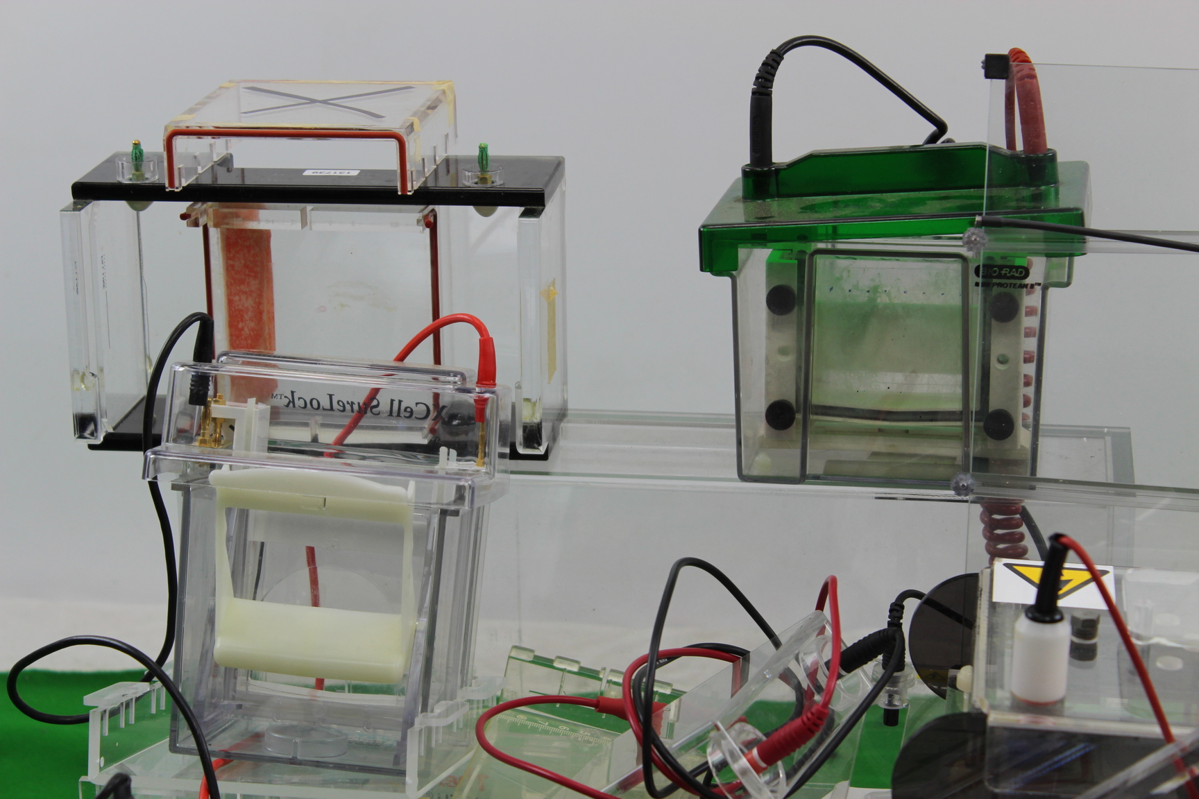 Image of Job Lot Electrophoresis Lab Western Blotting Bio-rad Stratagene 20x20 Gel Tanks