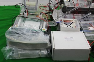 Thumbnail image of Job Lot Electrophoresis Lab Western Blotting Bio-rad Stratagene 20x20 Gel Tanks