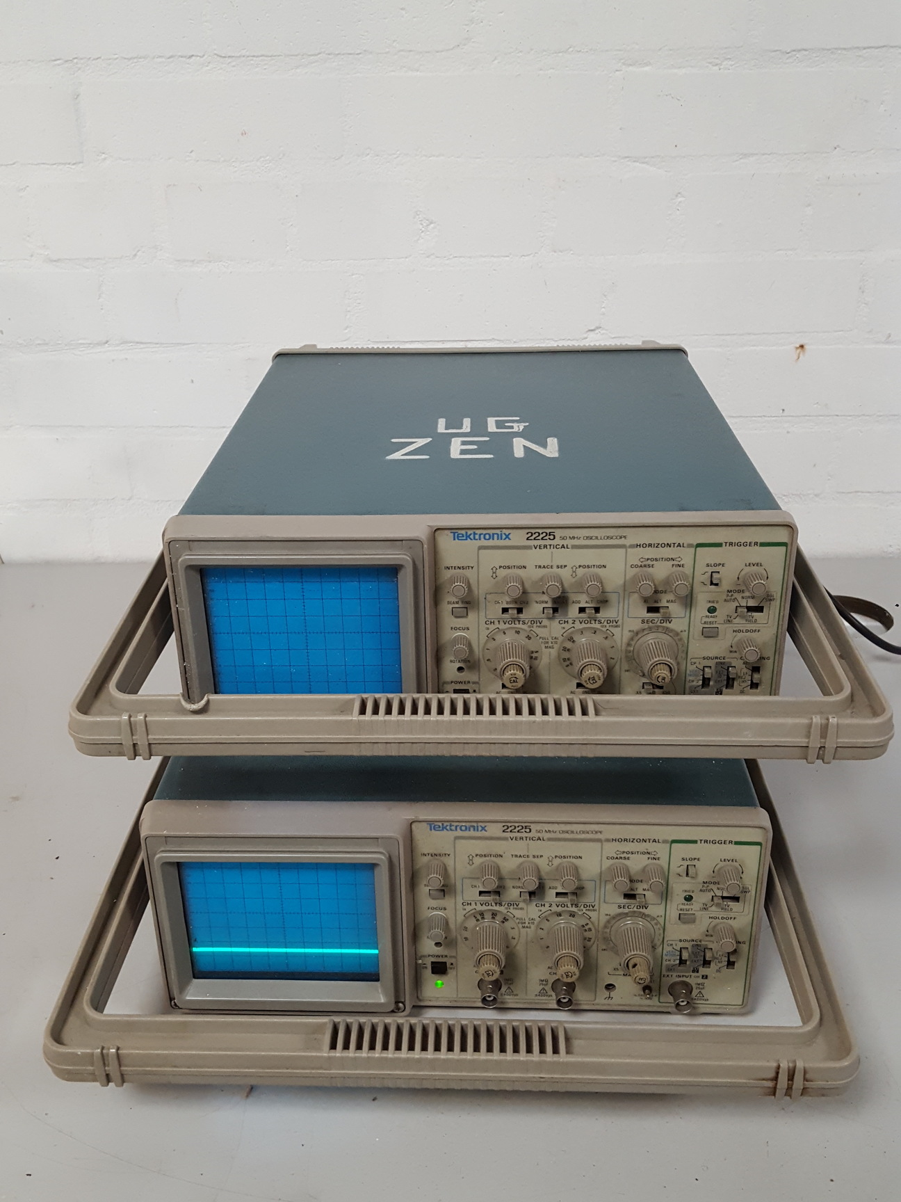 Image of 2 x Faulty Tektronix 225 50MHz Oscilloscopes Spares Repairs