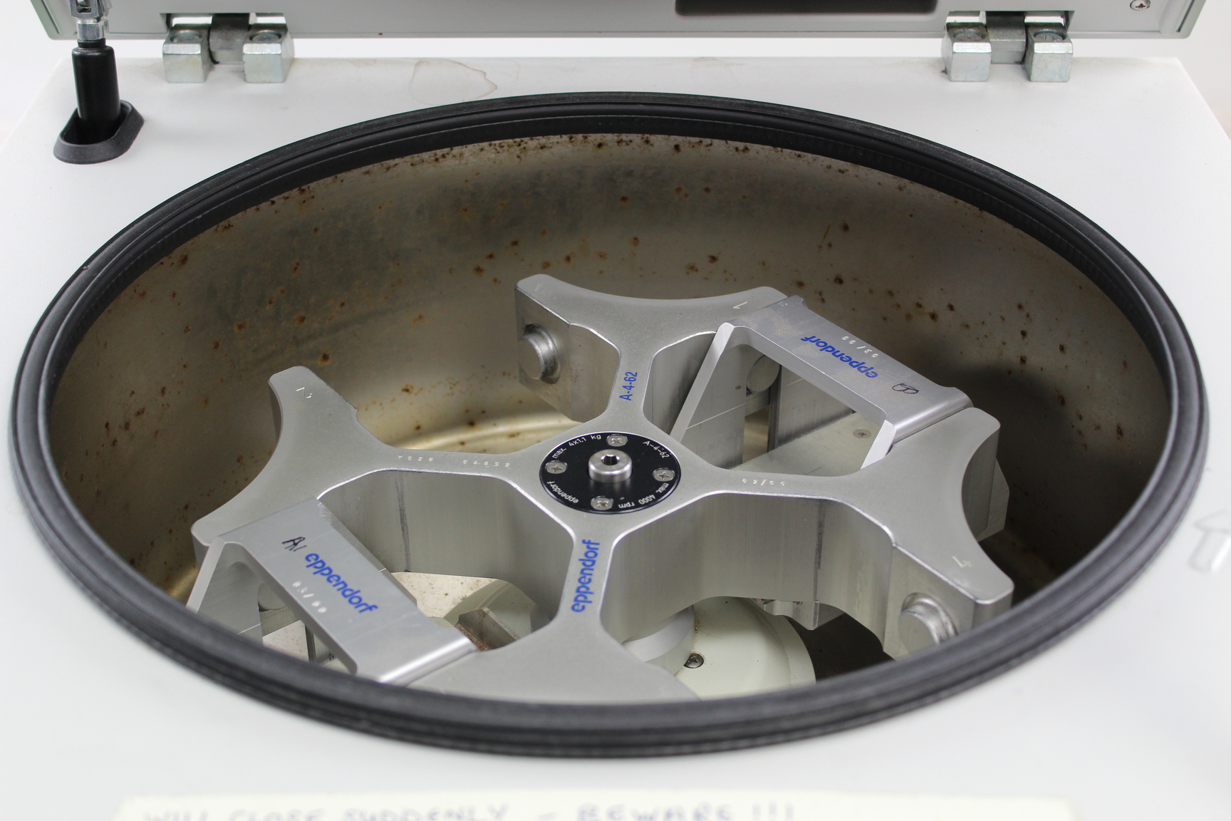 Image of Eppendorf Centrifuge 5810 w/Rotor & 2 Buckets Faulty Spares Repair