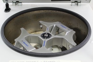 Thumbnail image of Eppendorf Centrifuge 5810 w/Rotor & 2 Buckets Faulty Spares Repair