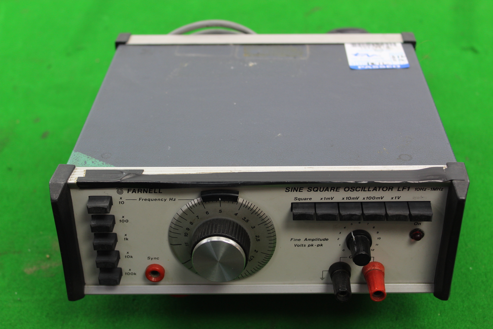 Image of Farnell Sine Square Oscillator LF1 10Hz-1MHz Electrical Equipment