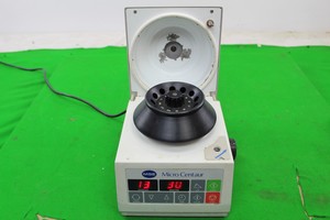 Thumbnail image of Sanyo MSE Micro Centaur Benchtop Centrifuge MSB010.CX2.5 Lab Equipment
