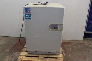 Thumbnail image of Sanyo CO2 Incubator MCO-17AIC 164L Capacity Tested 37C Lab Laboratory 230V 