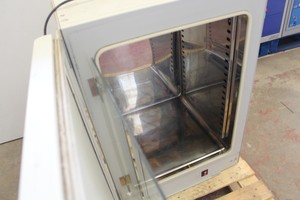 Thumbnail image of Sanyo CO2 Incubator MCO-17AIC 164L Capacity Tested 37C Lab Laboratory 230V 