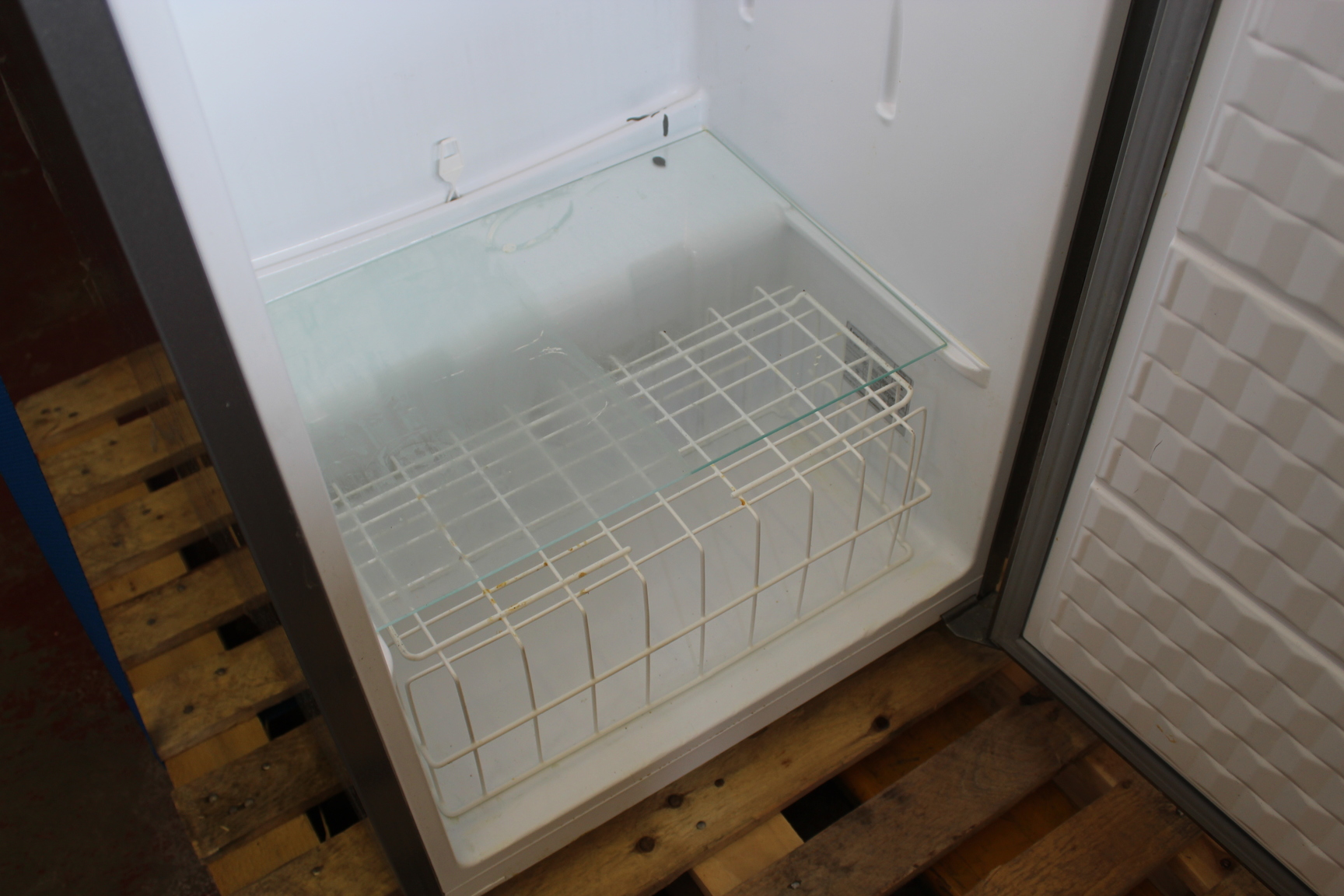 Image of Lec Commercial CL357S 354 Ltr Upright Fridge Catering Refrigerator  