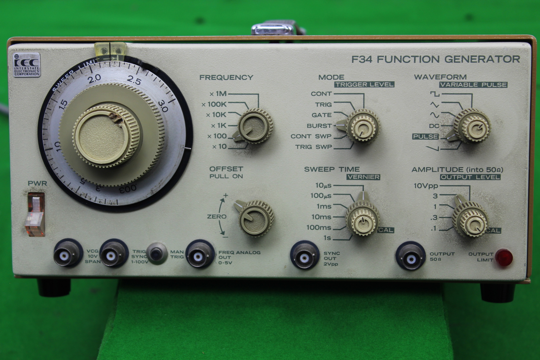 Image of IEC F34 Function Generator Analogue Signal Laboratory Equipment