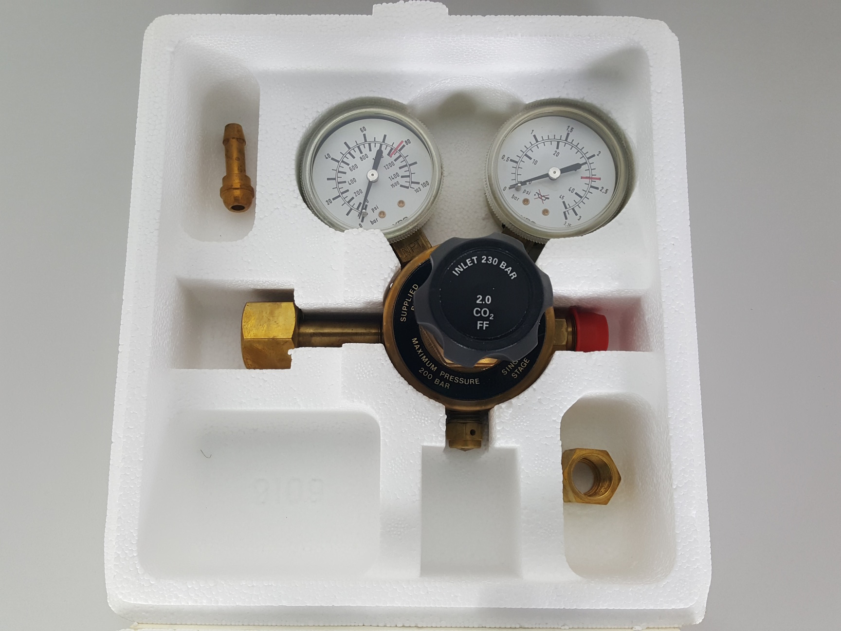 Image of LEEC Single Stage CO2 Regulator Part No. 0101-166 - SS C02 2.0 2G SE PSI Lab