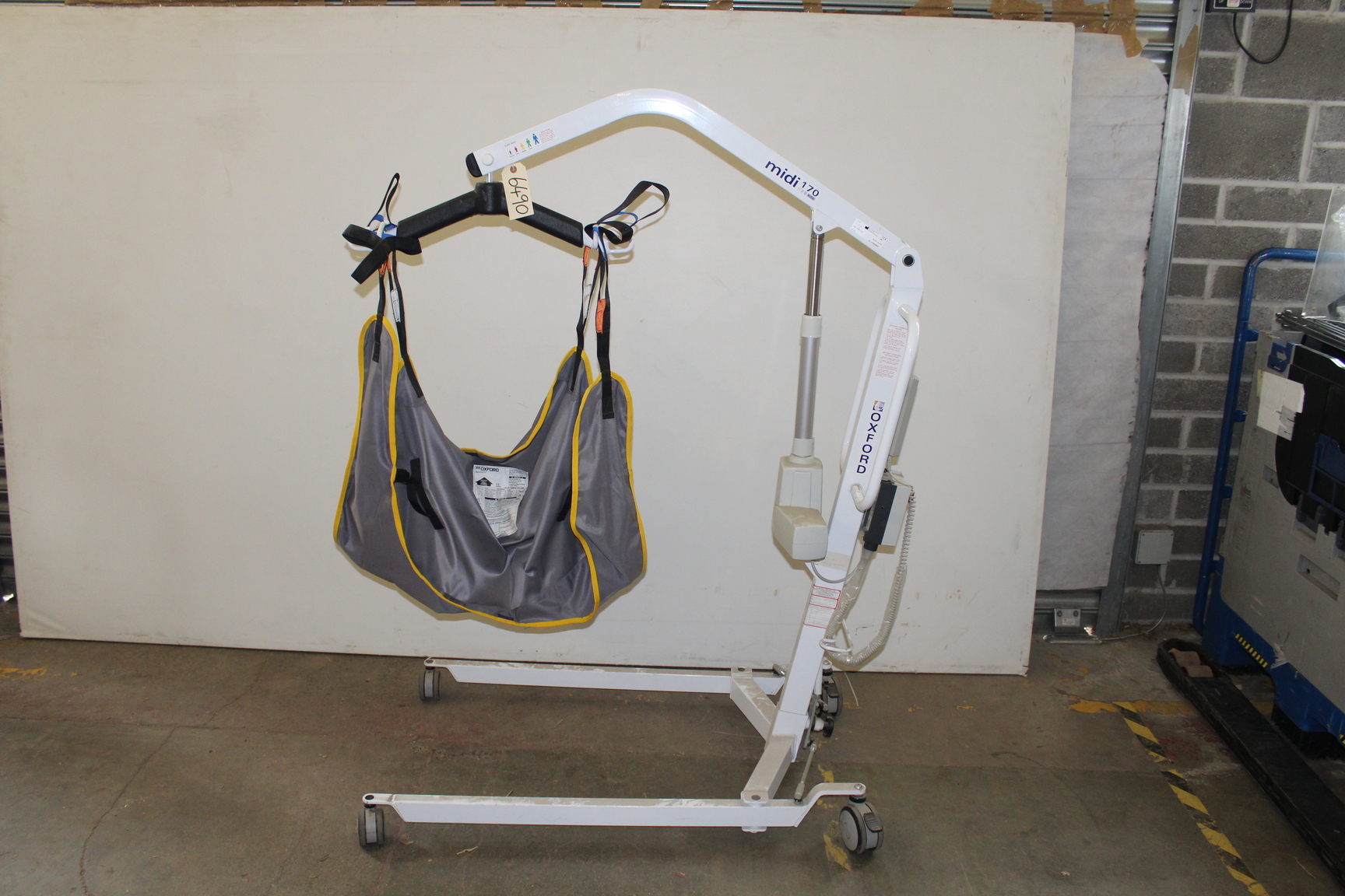 Image of Oxford OPMIDIE Midi 170 Medical Lab Physio Disability Hoist Lift with Sling