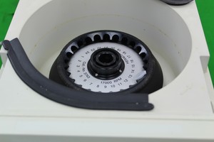 Thumbnail image of Heraeus Sepatech Biofuge 13 Centrifuge w/24 Place Rotor w/ Lid