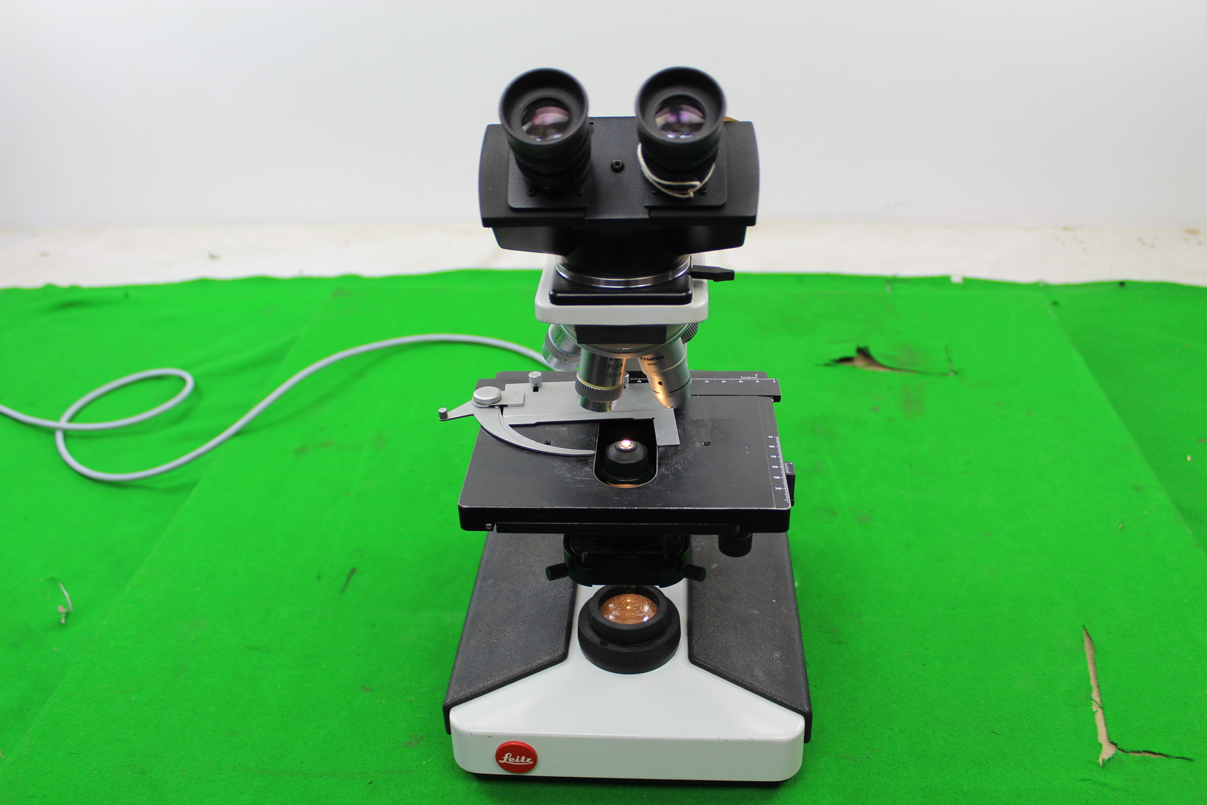 Image of Leitz Laborlux S 020-505.030 Binocular Microscope w/Eyepieces & 5 Objectives