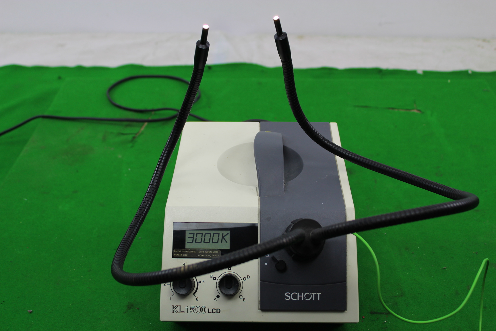 Image of Schott KL 1500 LCD Fibre Optic Microscope Light Source Lab Equipment
