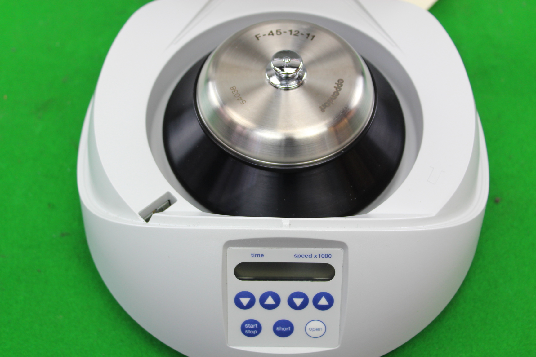 Image of Eppendorf miniSpin 5452 Benchtop Centrifuge with F-45-12-11 Rotor Lab - Faulty