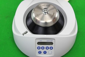 Thumbnail image of Eppendorf miniSpin 5452 Benchtop Centrifuge with F-45-12-11 Rotor Lab - Faulty
