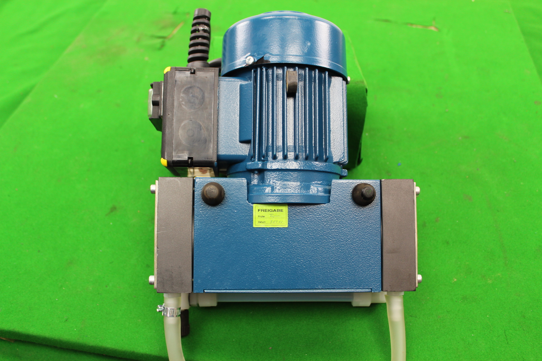 Image of ILMVAC 4000481 MPC 301 Z Vacuum Pump Lab Equipment