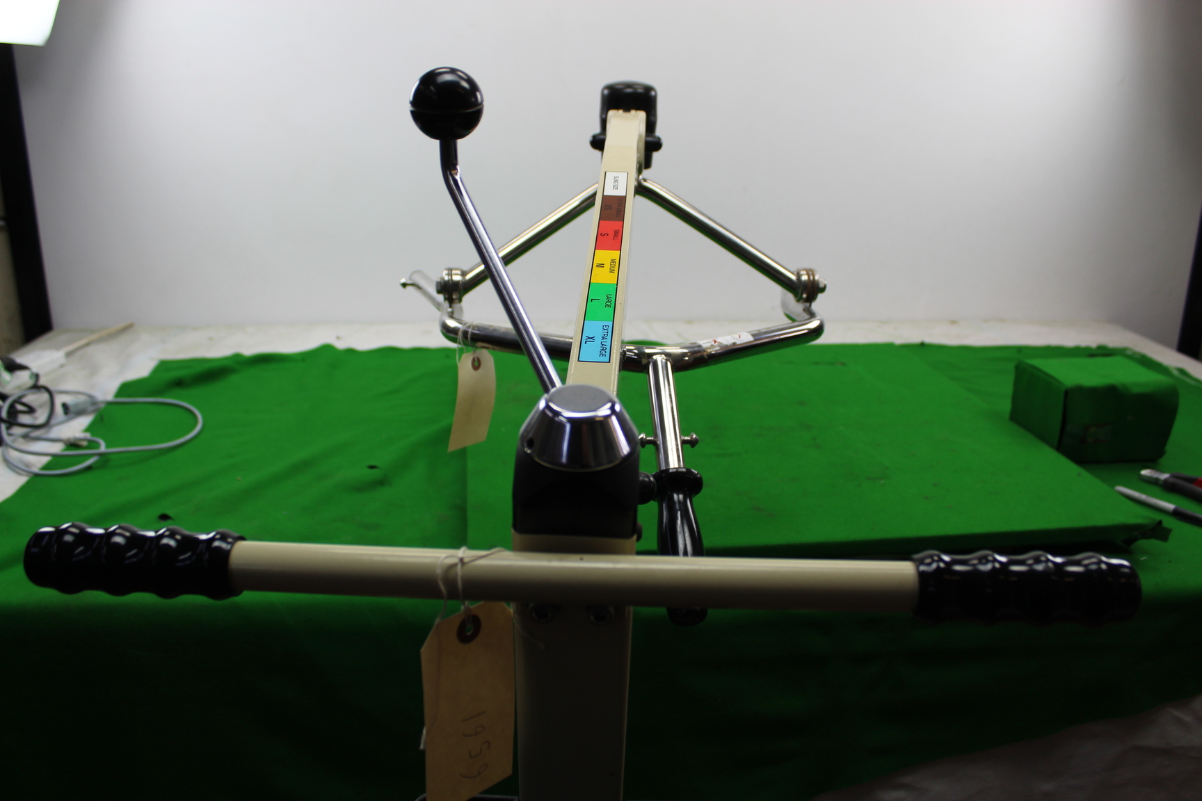 Image of Spares/Repairs Condemned Arjo Dextra Manual Patient Hoist Hydraulics Nursing