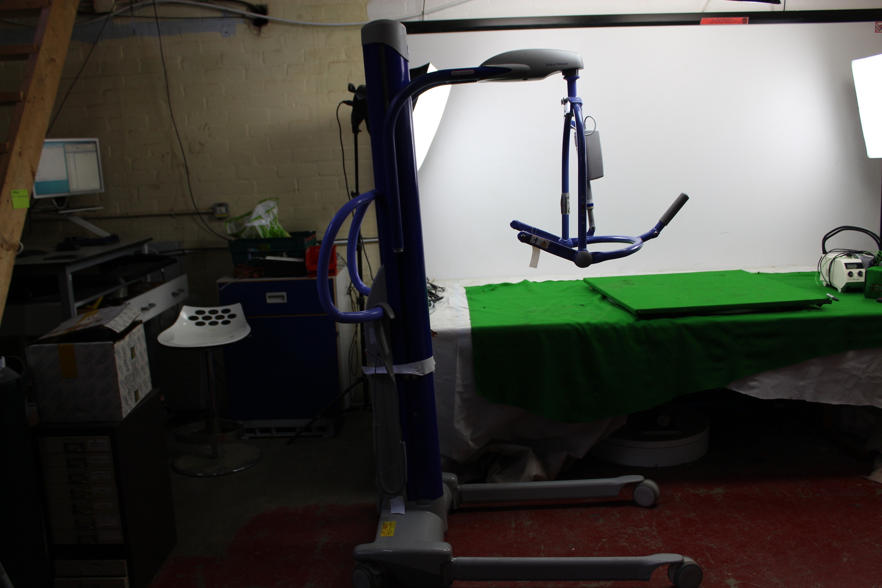 Image of Spares/Repairs Condemned Arjo Maxi Move Electric Patient Hoist Nursing 