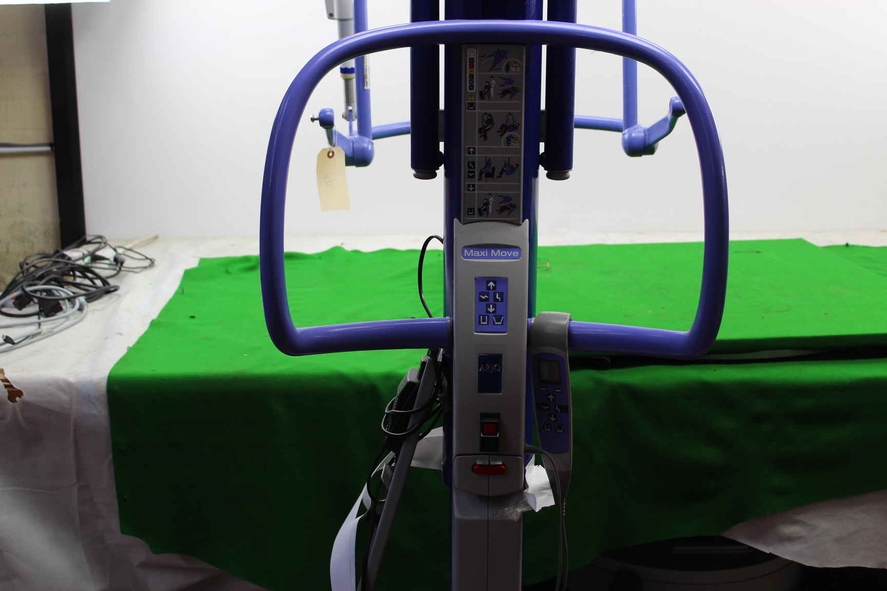 Image of Spares/Repairs Condemned Arjo Maxi Move Electric Patient Hoist Nursing 