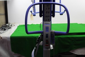 Thumbnail image of Spares/Repairs Condemned Arjo Maxi Move Electric Patient Hoist Nursing 