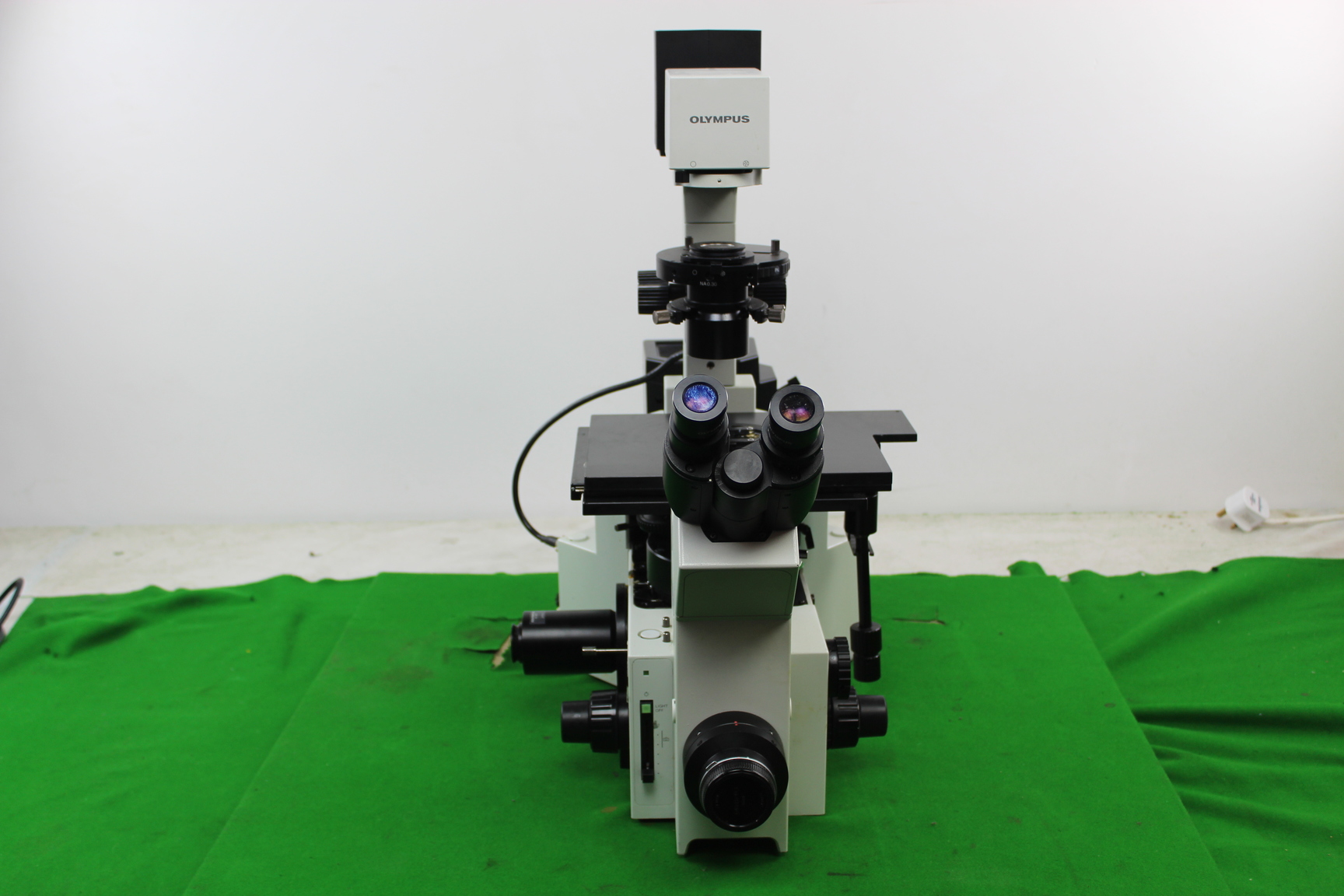 Image of Olympus IX70 Phase Contrast Fluorescence Inverted Microscope Lab Equipment