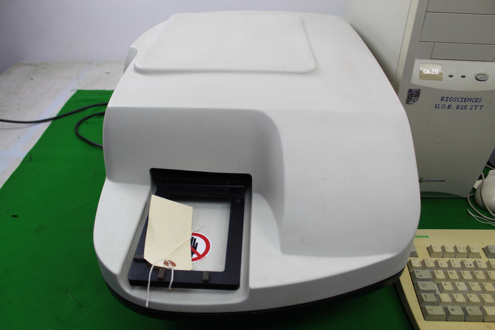 Image of Bio-Tek FL600 Fluorescence Plate Reader, PC, KC4 Software, Manuals, New Lamp Req