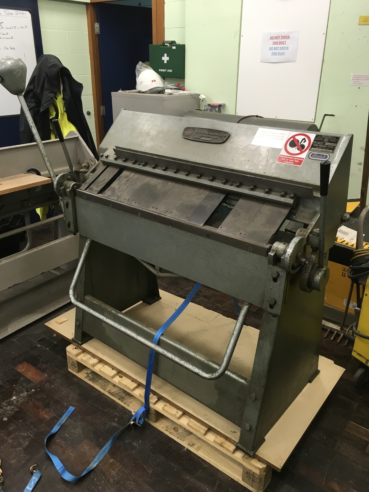 Image of F.J Edwards Folding Press M/C Capacity 3716 BP Metal Bender Engineerin Workshop 