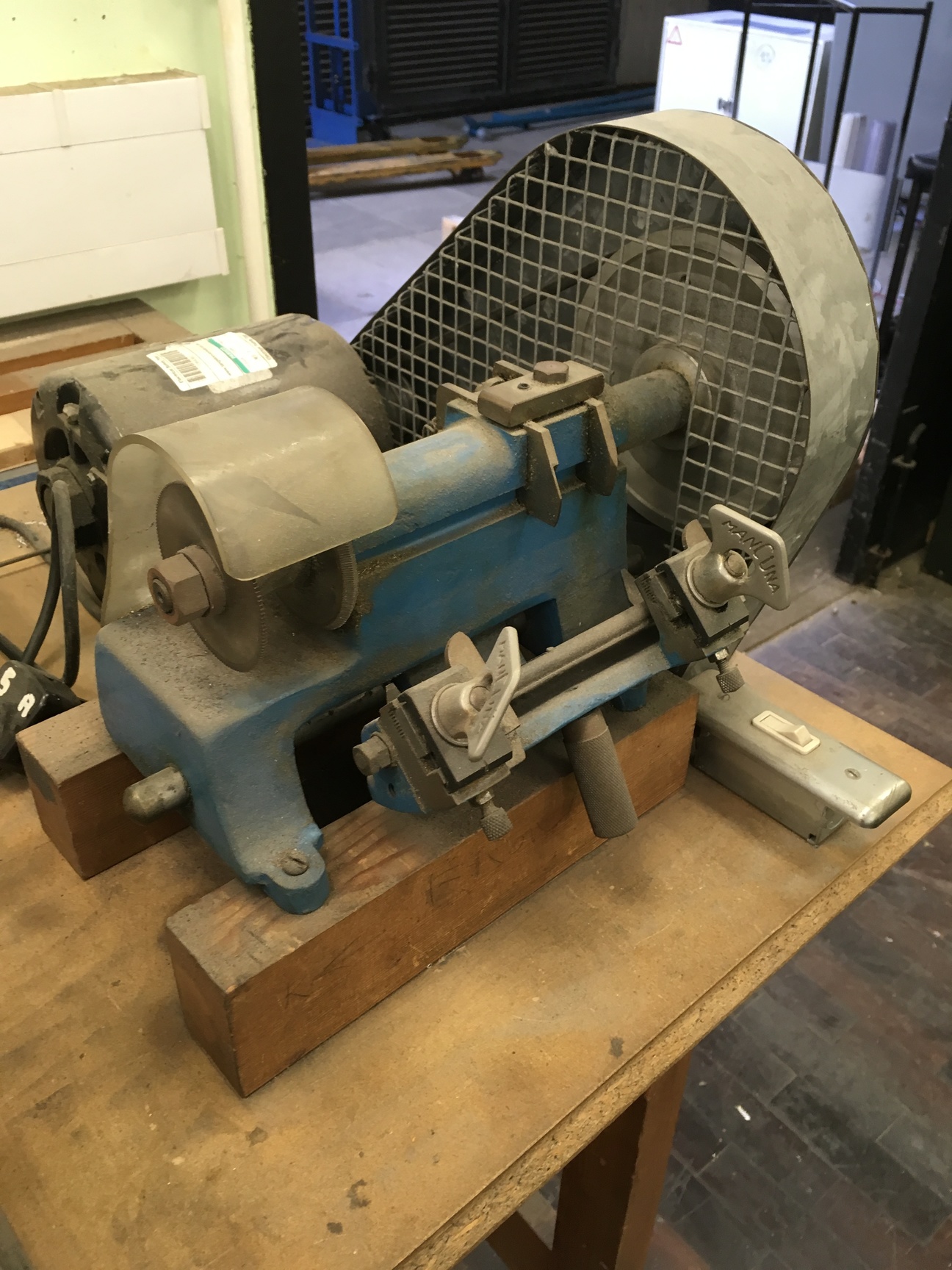 Image of Workshop Mancuna Key Cutter 750-LP Machine w/ Motors & Lot Of Key Templates