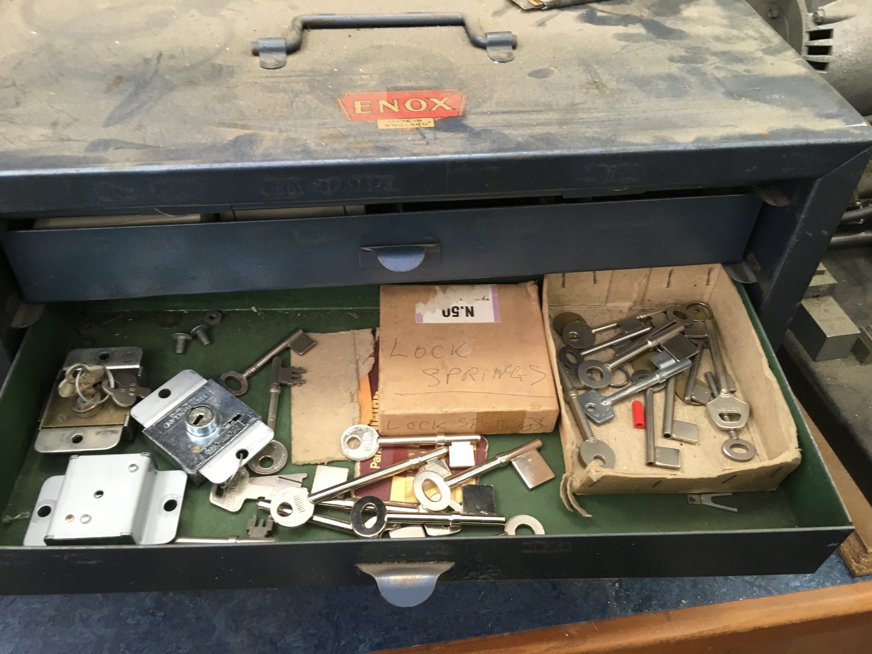 Image of Workshop Mancuna Key Cutter 750-LP Machine w/ Motors & Lot Of Key Templates