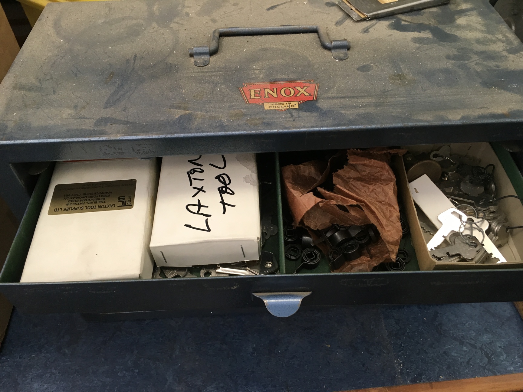 Image of Workshop Mancuna Key Cutter 750-LP Machine w/ Motors & Lot Of Key Templates