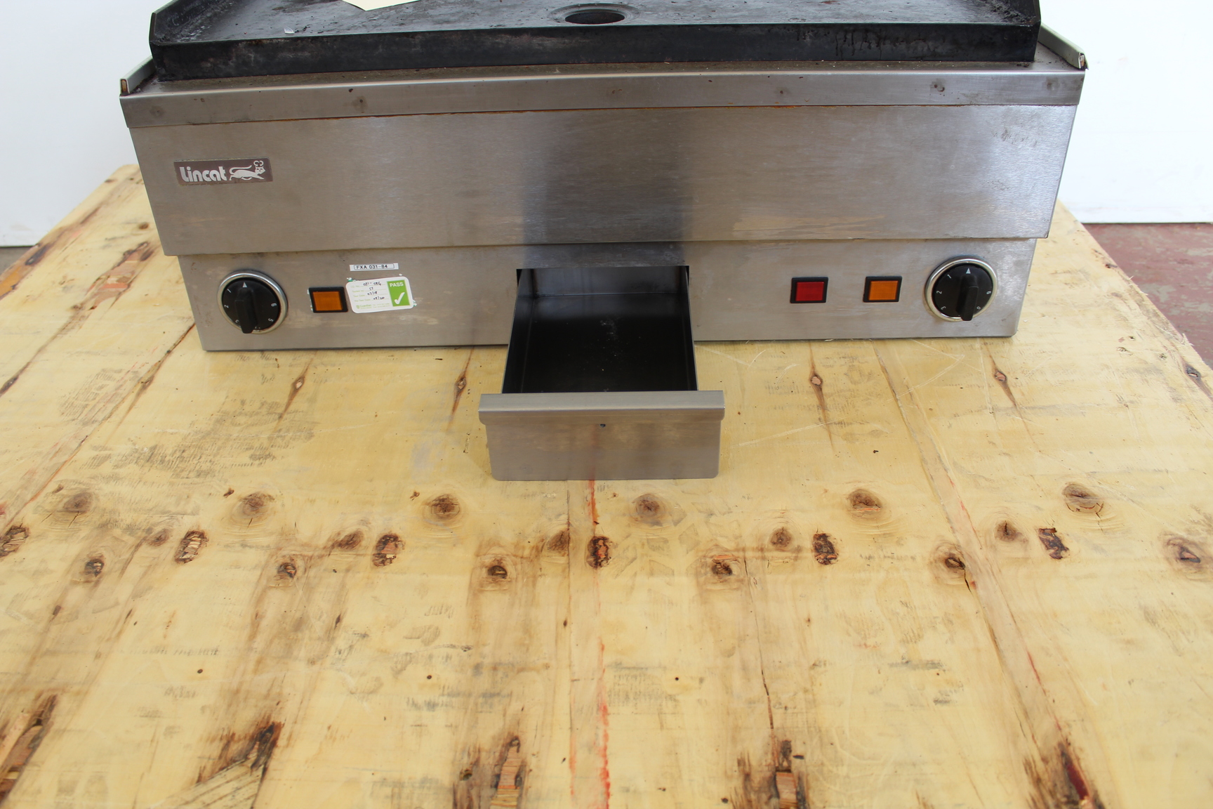 Image of Two Lincat Commercial Kitchen Grills Electric Griddle Hotplate Counter Top Flat 