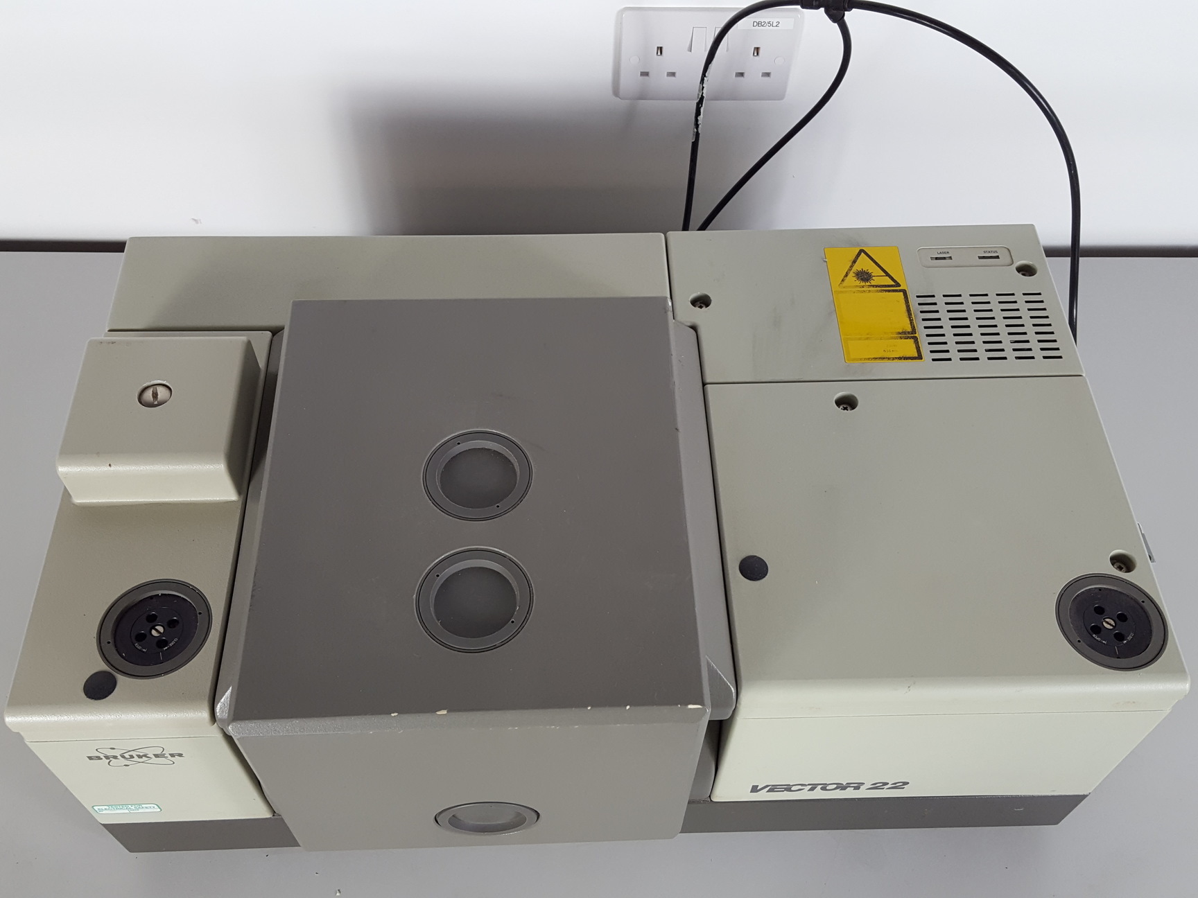 Image of Bruker Vector 22 FTIR Spectrometer FT-IR Lab Spares/Repairs