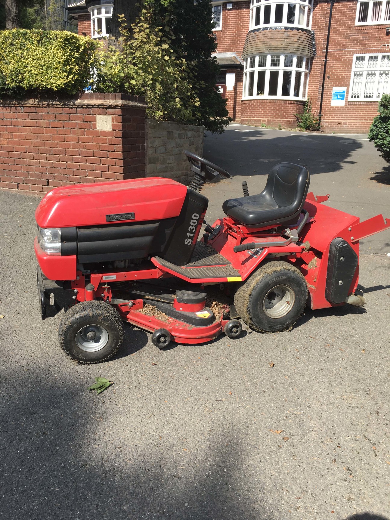 Image of WESTWOOD S1300 Ride on Lawnmower Tractor12 HP