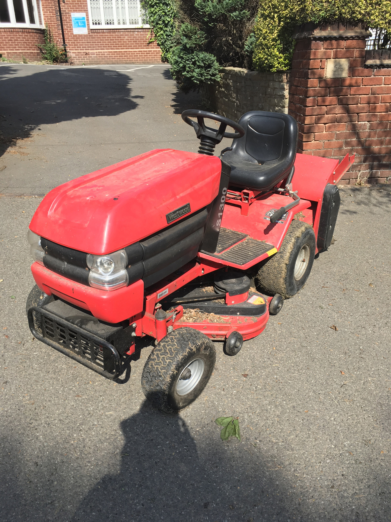 Image of WESTWOOD S1300 Ride on Lawnmower Tractor12 HP
