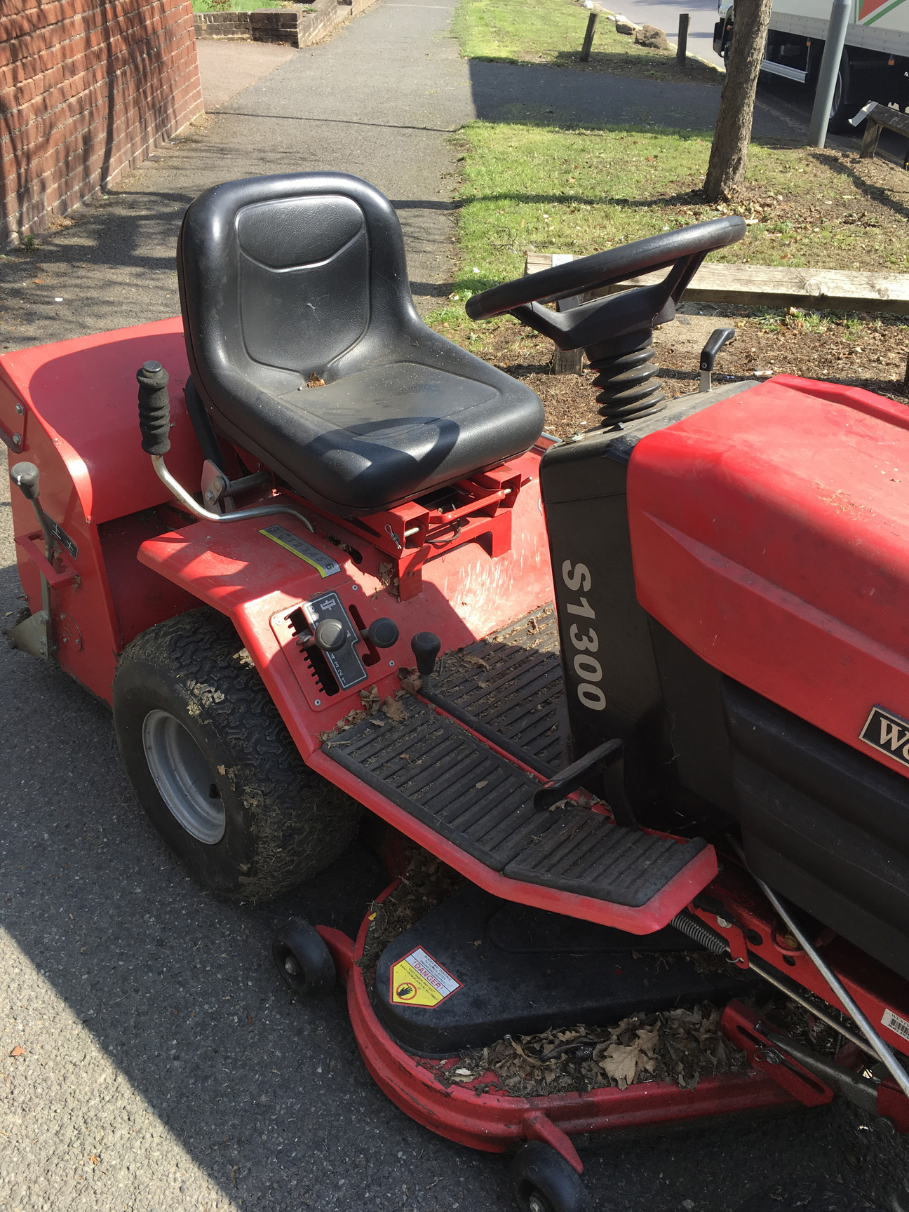 Image of WESTWOOD S1300 Ride on Lawnmower Tractor12 HP